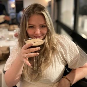 Meet your Posher, Crystal